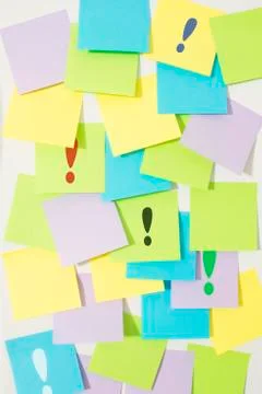 Post it notes with exlamation mark 库存照片