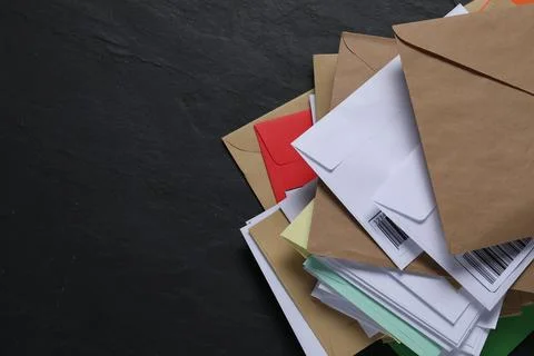 Post office. Stack of different paper envelopes on black table, top view. S.. 스톡 사진