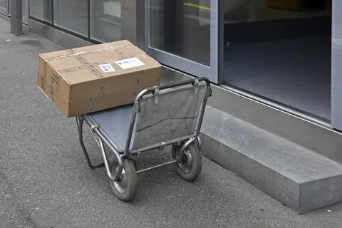 Post parcel delivery Stockfoto's