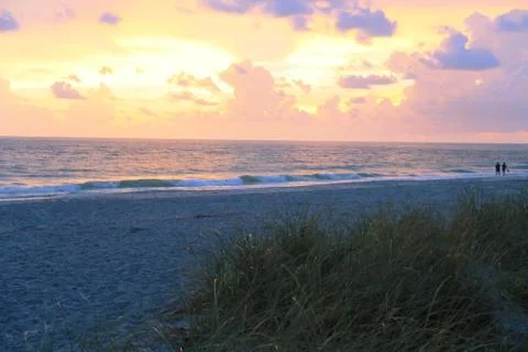 Post storm at post sunset over ocean, colorful clouds, beach and sea oats in for Foto stock