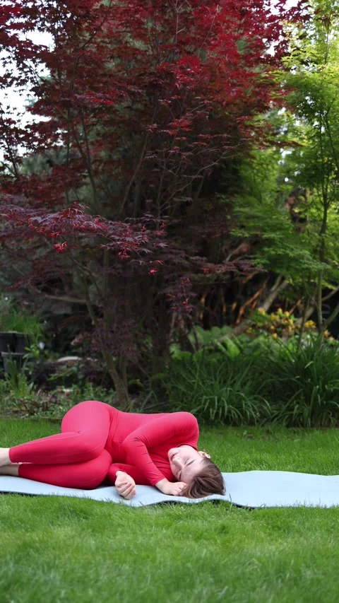 Post yoga rest turning into sleep Vidéo 336527768