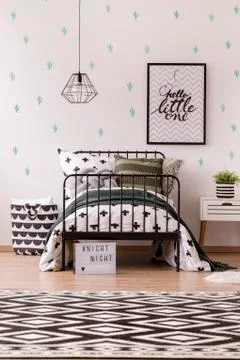 Poster in patterned child's bedroom Foto stock