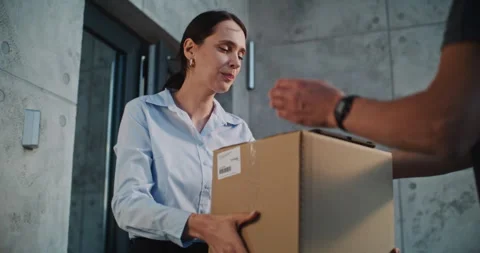 Postman Delivering Parcel Box for Recipient. Businesswoman Signing POD on Tablet 動画素材 312387055