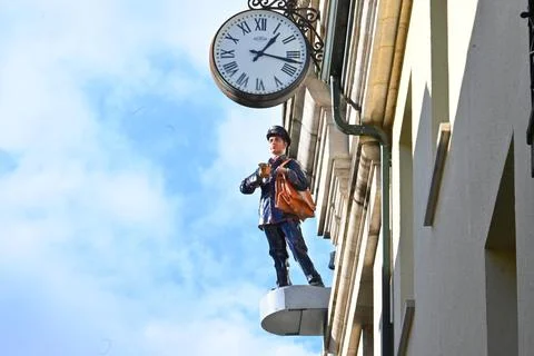 Postman statue, Lugo post office, Spain, 02/03/2026 库存照片