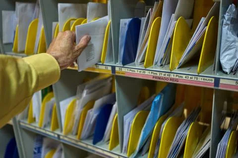 Postman working in the post office while the minimum services are running dur 库存照片