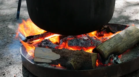 Pot and  campfire 스톡 동영상 33735329