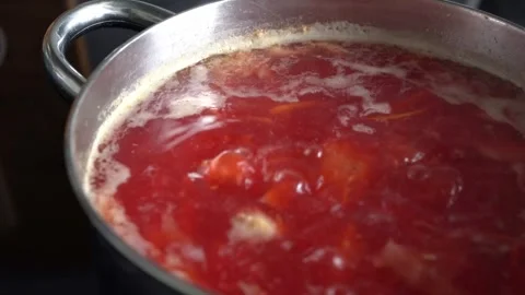 A pot of boiling borscht, close-up. Stock-Footage 341658781