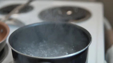 Pot boiling in slo mo Video stock 93963518
