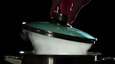 Pot of Boiling Water 4K TZ 스톡 동영상 335838245