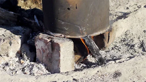 Pot on a campfire, closeup Video stock 29400556
