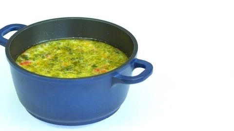 A pot of chicken and vegetable soup. 库存影片 87978739