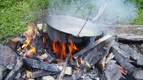 Pot on fire. kettle on fire Stockbeeldmateriaal 285543832