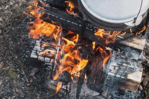 The pot on the fire view from above, to cook outdoors Foto stock