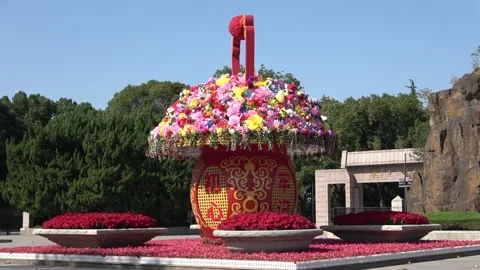 Pot flower sculpture Video stock 134156984