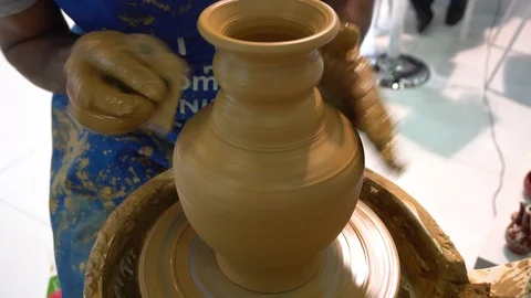 Pot Maker Using His Hands Makes Pottery Stockbeeldmateriaal 105835284