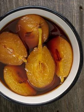 Pot of rustic poached pear Foto stock