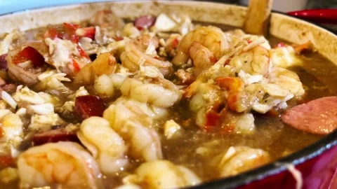 Pot of seafood gumbo Video stock 214011521