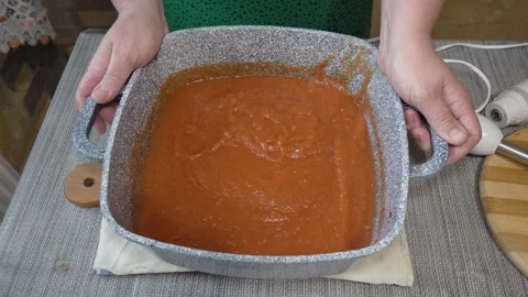 Pot with tomato sauce 스톡 동영상 317330369