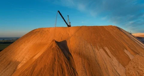 Potash salt ore extraction. Environmental pollution from industrial productio Vídeo Stock 116240145