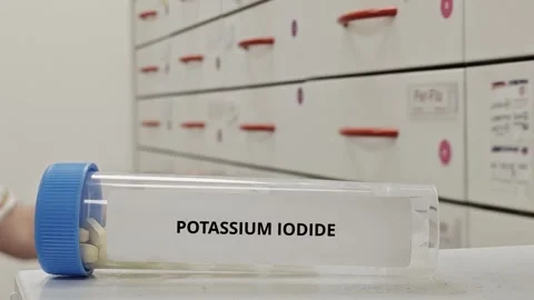 POTASSIUM IODIDE tablets used to support thyroid function and prevent iodin.. 스톡 동영상 333762047