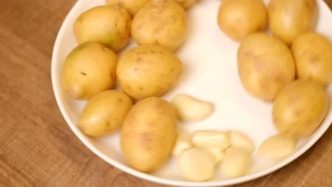 Potato and garlic 04 | 120 fps Stock Footage
