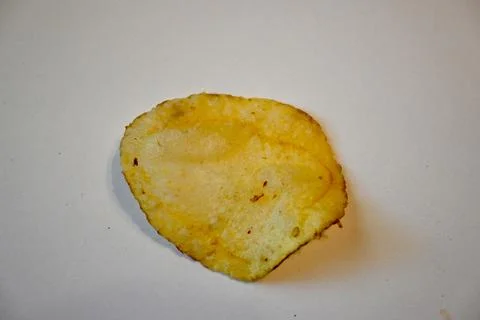 Potato Chip Close-Up on White Background, Minimal Snack Food Concept Stockfoto's