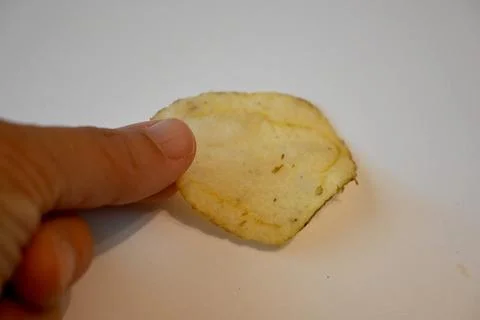 Potato Chip in Hand Close-Up, Snack Food and Eating Concept Stockfoto's