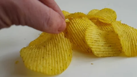 Potato chips with spices hand Video stock 87511119