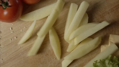 Potato falling into pieces. Tomatoes, cheddar and lettuce on the sides. Stockbeeldmateriaal 125060366