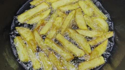 Potato slices are fried in boiling oil. Top view. Video stock 222147953