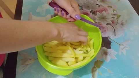 Potato slices 스톡 동영상 134345036