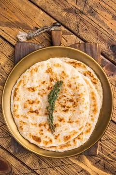Potato Stuffed Flat Bread Aloo paratha, Traditional Indian food. wooden bac.. 写真素材