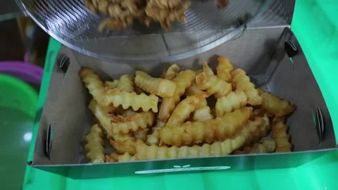 Potatoes and crispy chicken Video stock 269268889