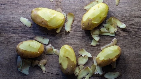 Potatoes peeling stop motion, 4k shot Video stock 124546205
