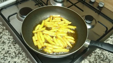 Potatoes Sliced Fried In A Pan, Close-Up Stockbeeldmateriaal 93021681