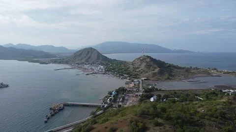 Poto Tano Harbor: The Gateway Between Islands Video stock 327802618