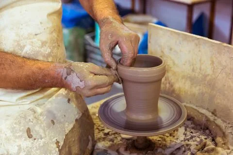 Potter creating a jar Stock-Fotos