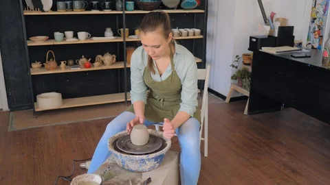 The potter cuts the base of the cup with a  line and takes the cup in hand Stock Footage 119543434