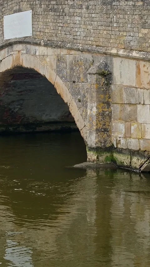 Potter Heigham bridge over the River Thurne Video stock 305261988