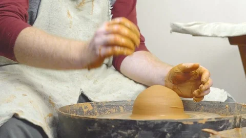 Potter makes a jug 動画素材 96051276