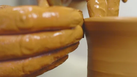 Potter makes a jug Video stock 100012538