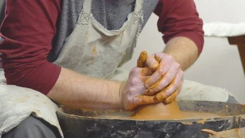 Potter makes a jug Video stock 101320738