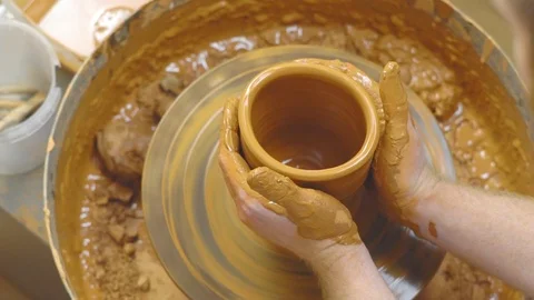 Potter makes a jug Video stock 101680119
