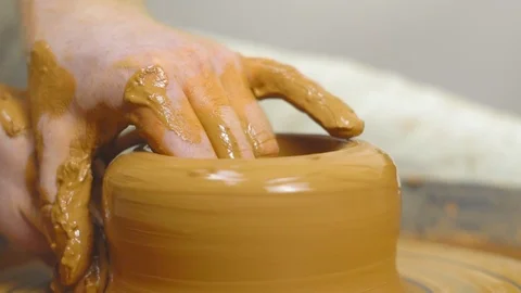 Potter makes a jug 動画素材 112705341
