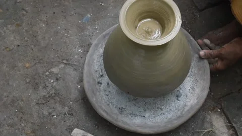 Potter is making clay pots Stock-Footage 140556344