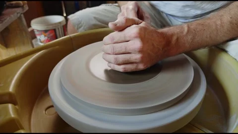 A potter workin on clay Vídeo Stock 167680982