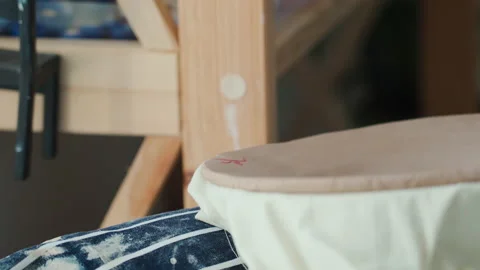 A potter's hands paint a ceramic plate with a brush. Close up Vidéo 234849367