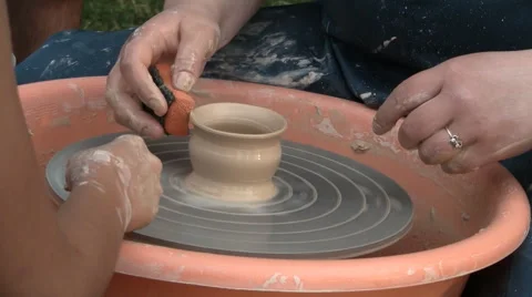Potter's wheel with artist's hands 스톡 동영상 40342562