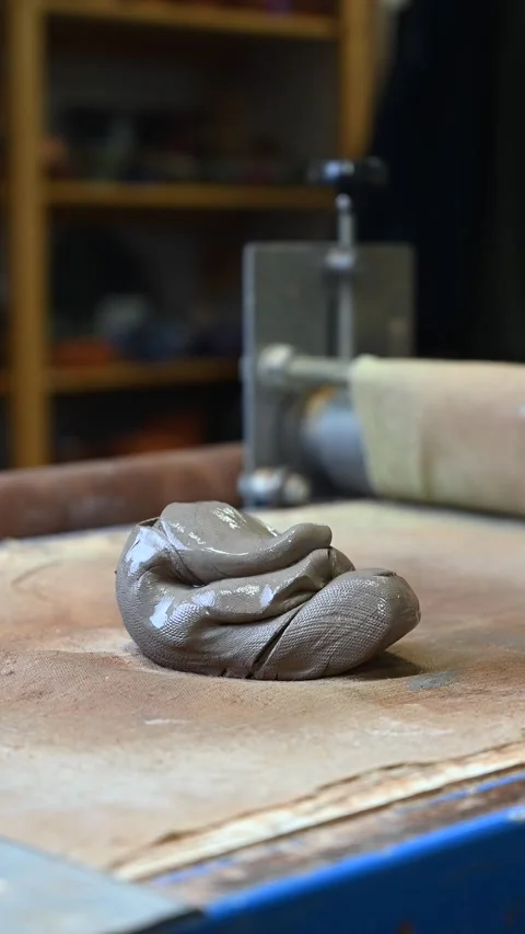 Potter's wheel for hand work, Master makes a plate by hand Stock Footage 293607416