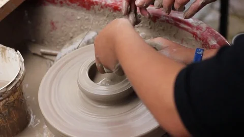 Potter's wheel lesson 3 動画素材 70791895